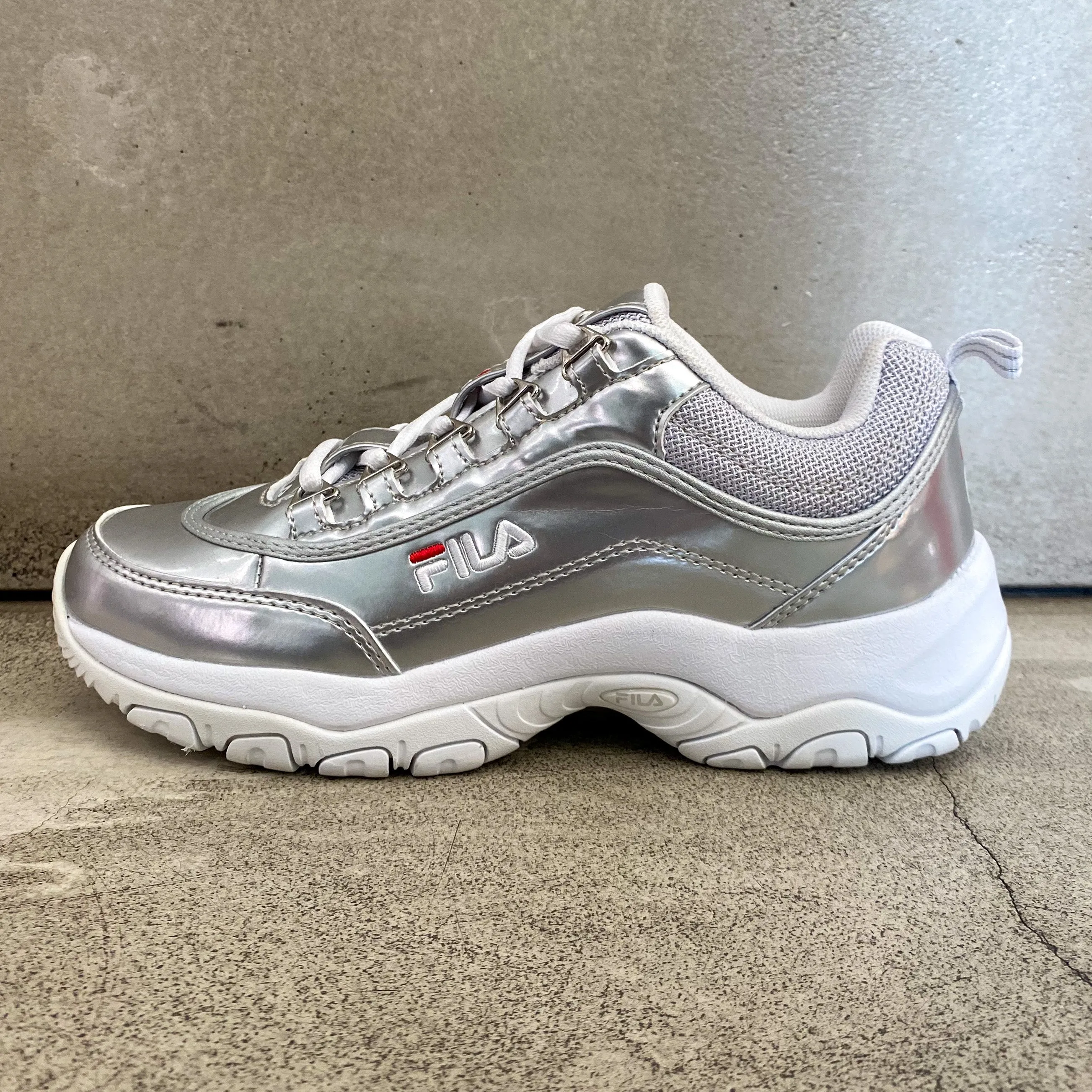 FILA Strada Low Silver