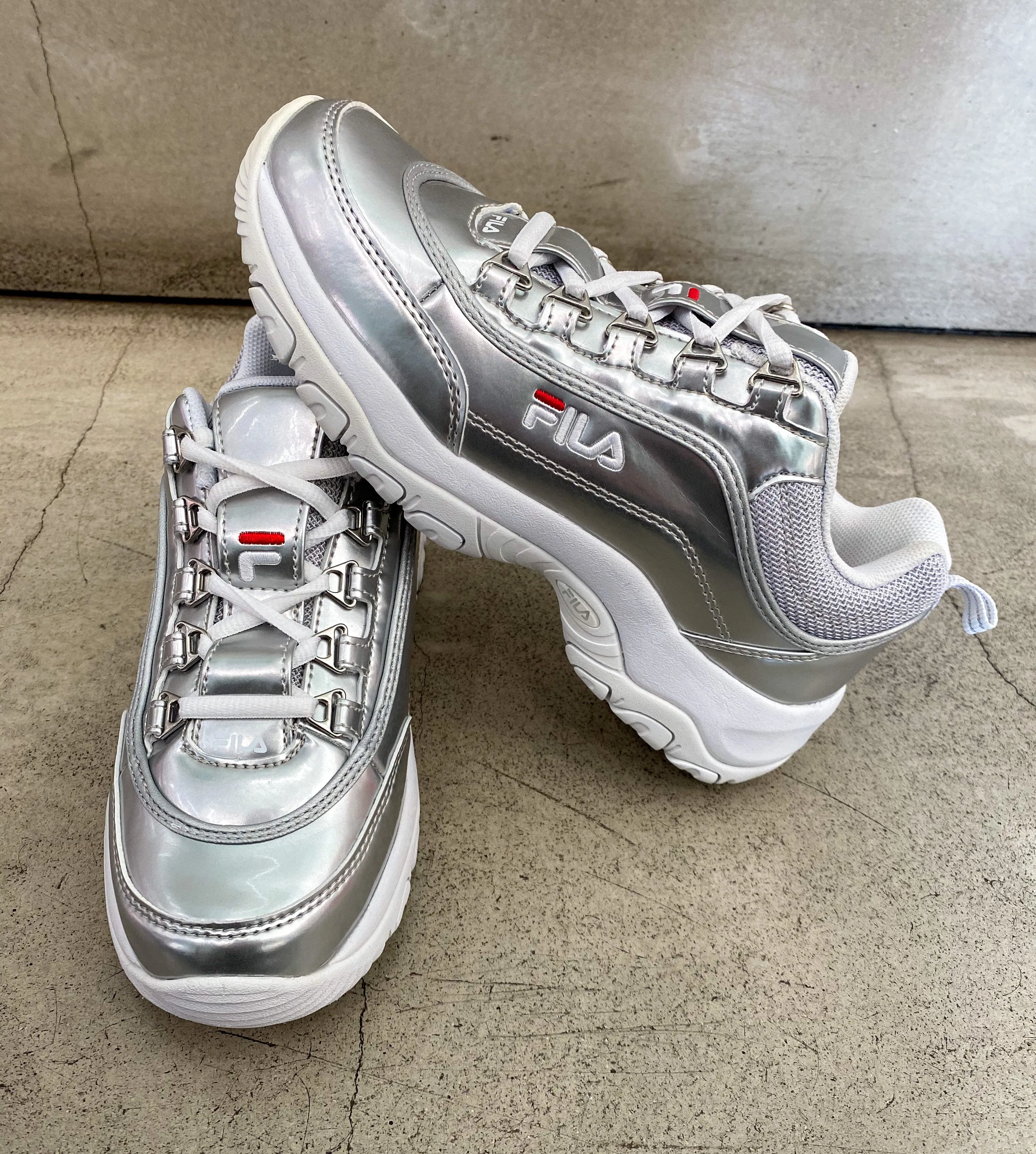 FILA Strada Low Silver