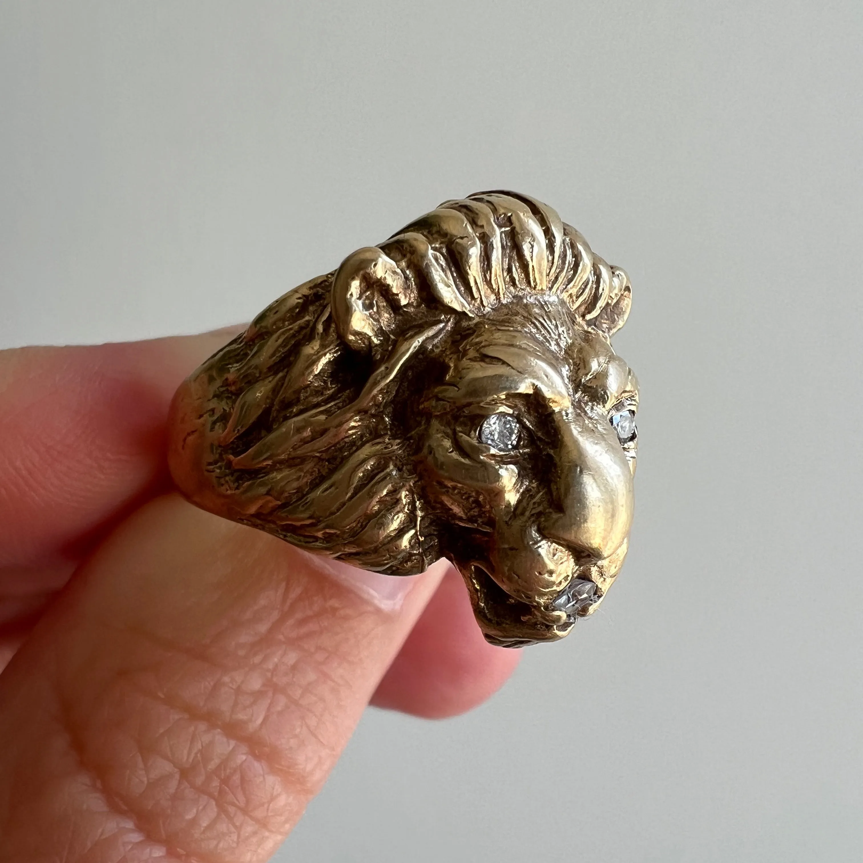 V I N T A G E // classic beast / solid 10k yellow gold and diamond lion ring / size 10