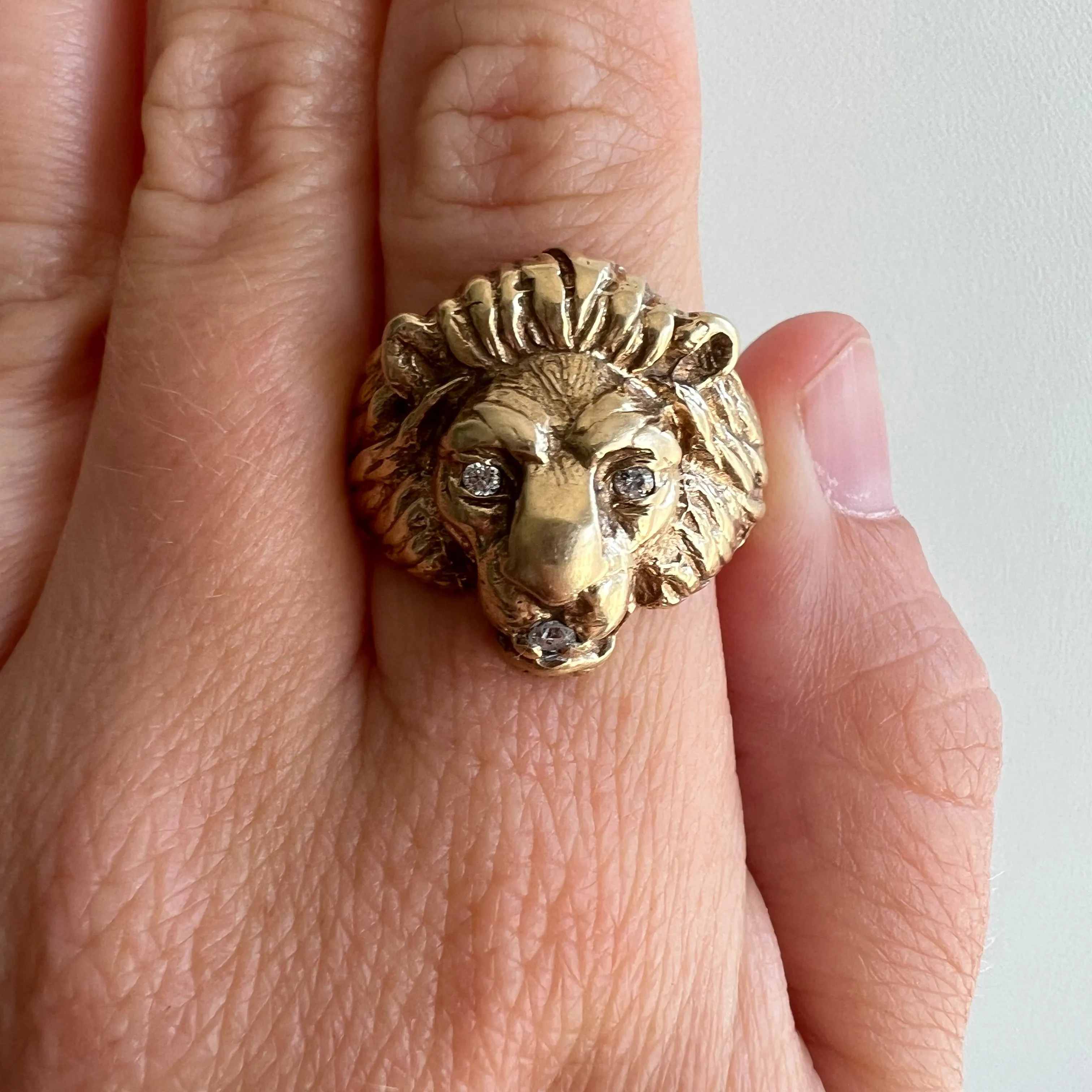 V I N T A G E // classic beast / solid 10k yellow gold and diamond lion ring / size 10