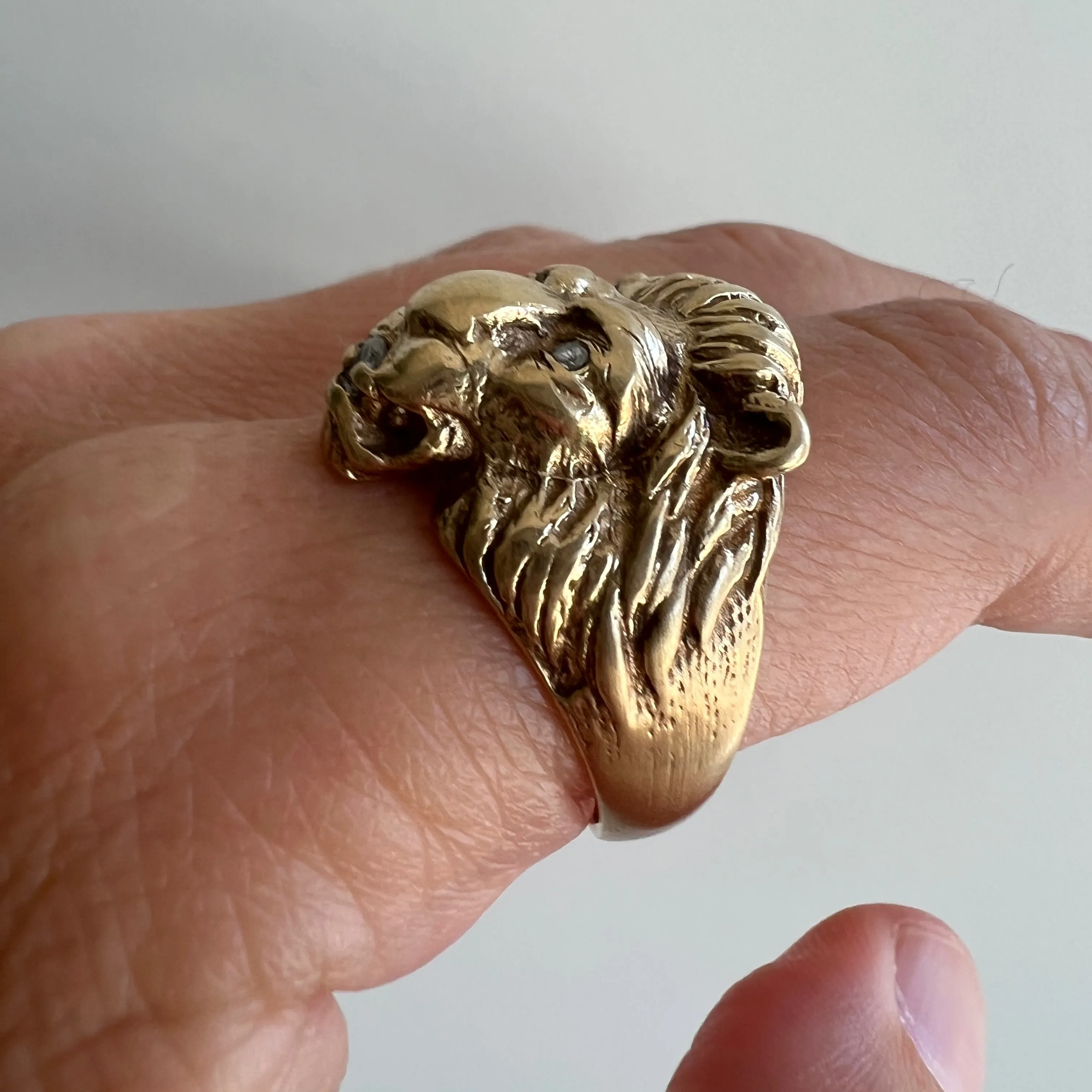 V I N T A G E // classic beast / solid 10k yellow gold and diamond lion ring / size 10