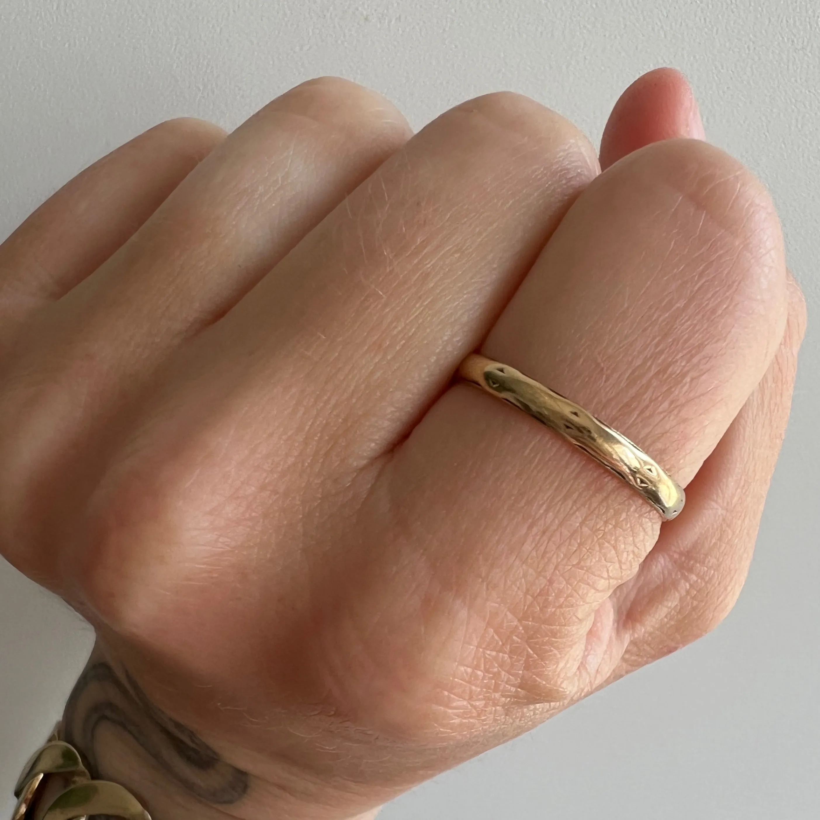 V I N T A G E // eternal changes / 10k yellow gold etched triangle eternity band / size 9.5