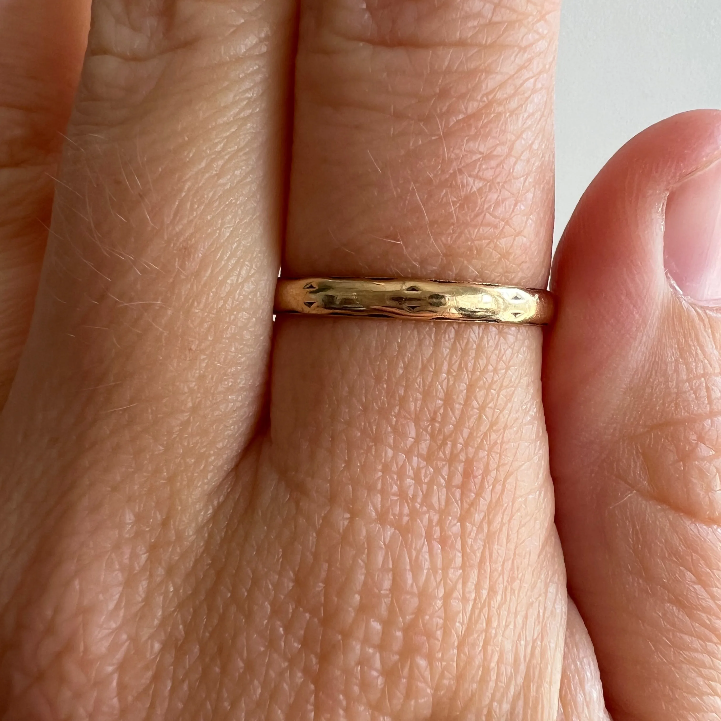 V I N T A G E // eternal changes / 10k yellow gold etched triangle eternity band / size 9.5