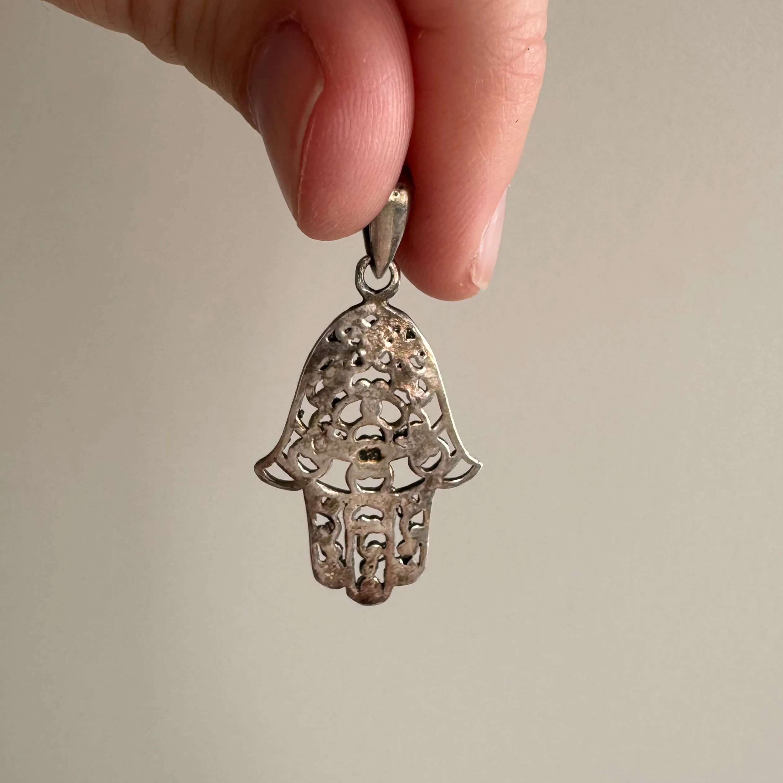 V I N T A G E // Hamsa / sterling silver protective hand / a pendant