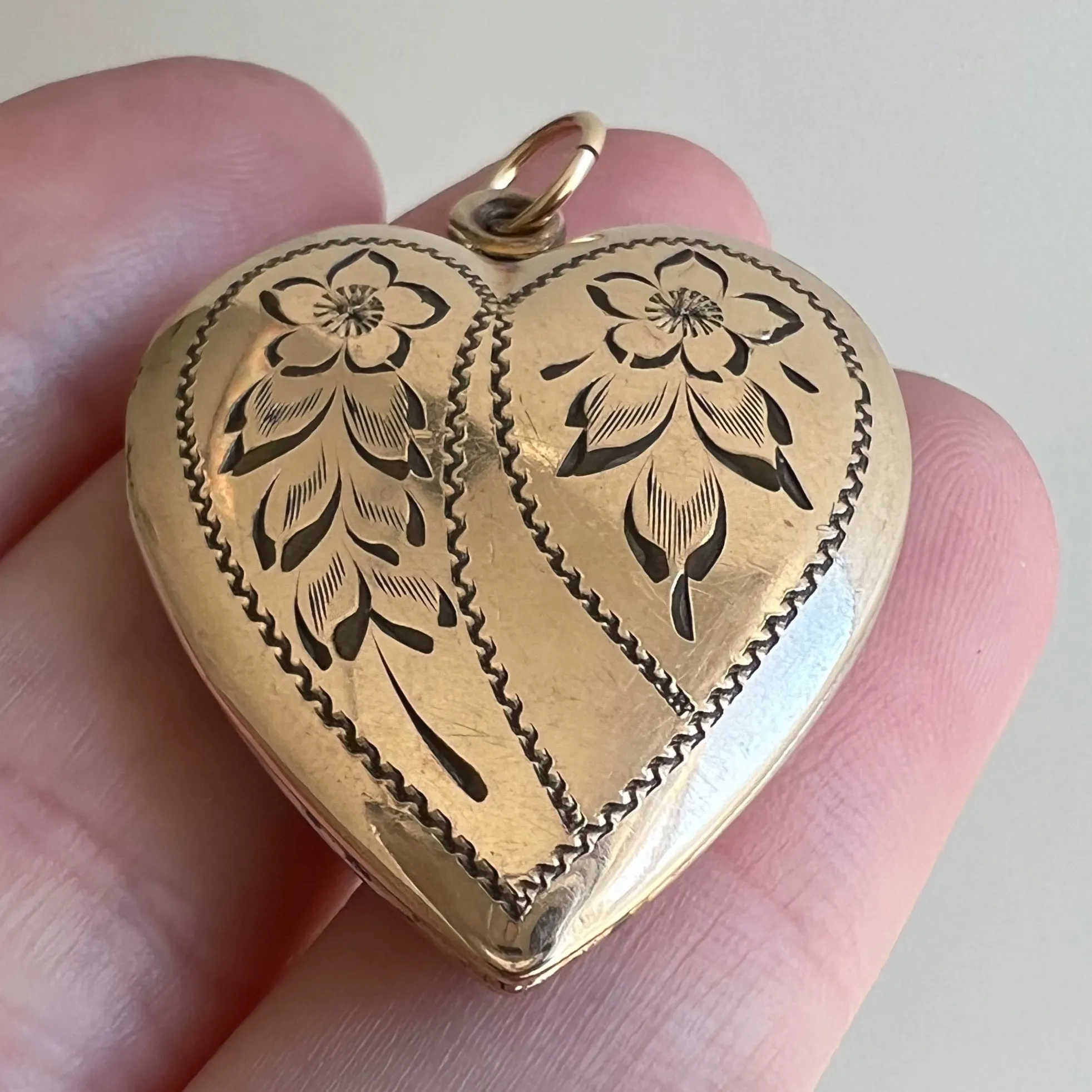 V I N T A G E // heart kept memories / 12k GF over sterling silver locket / a pendant