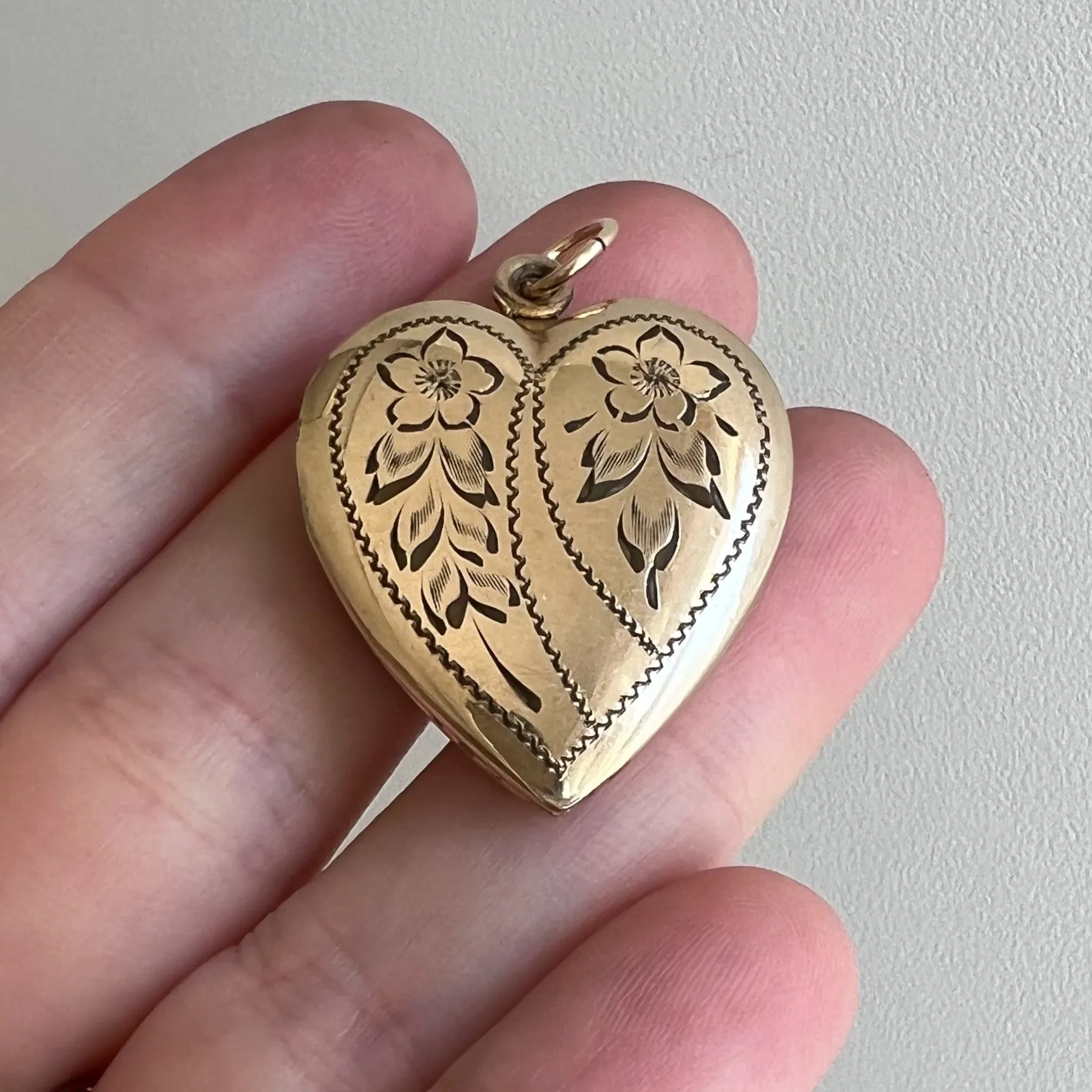 V I N T A G E // heart kept memories / 12k GF over sterling silver locket / a pendant