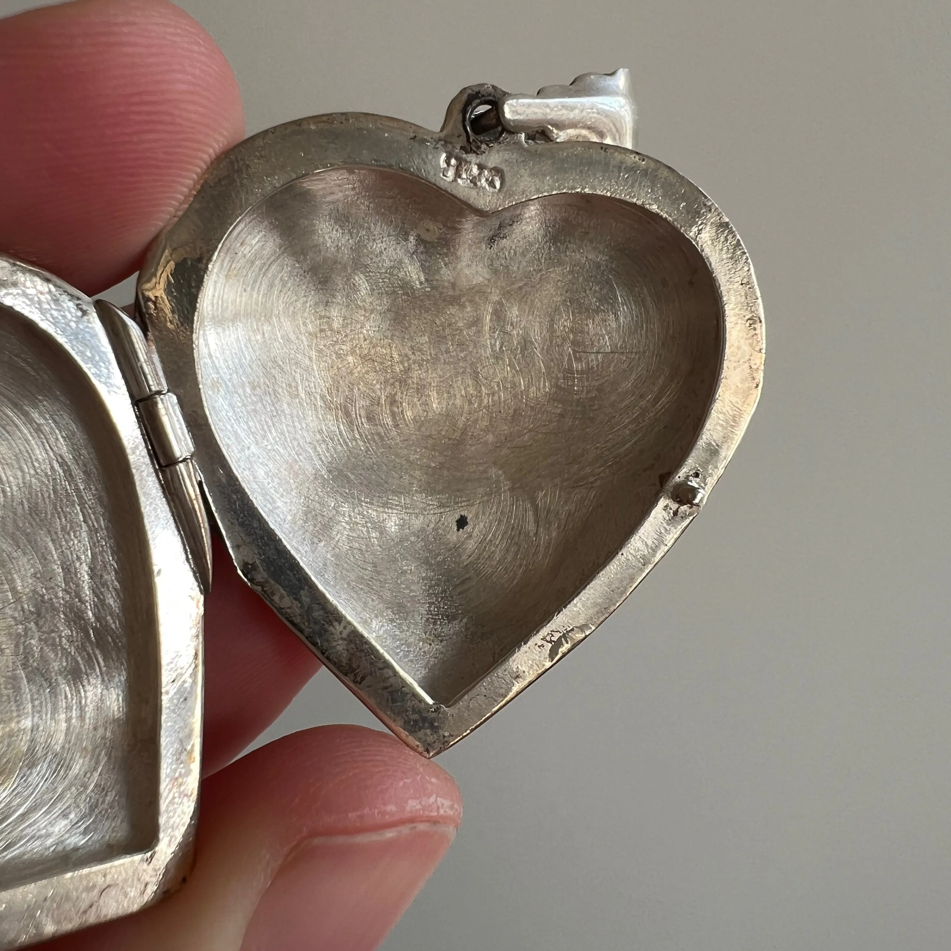 V I N T A G E // love filled memories / sterling silver large puffy locket / a pendant