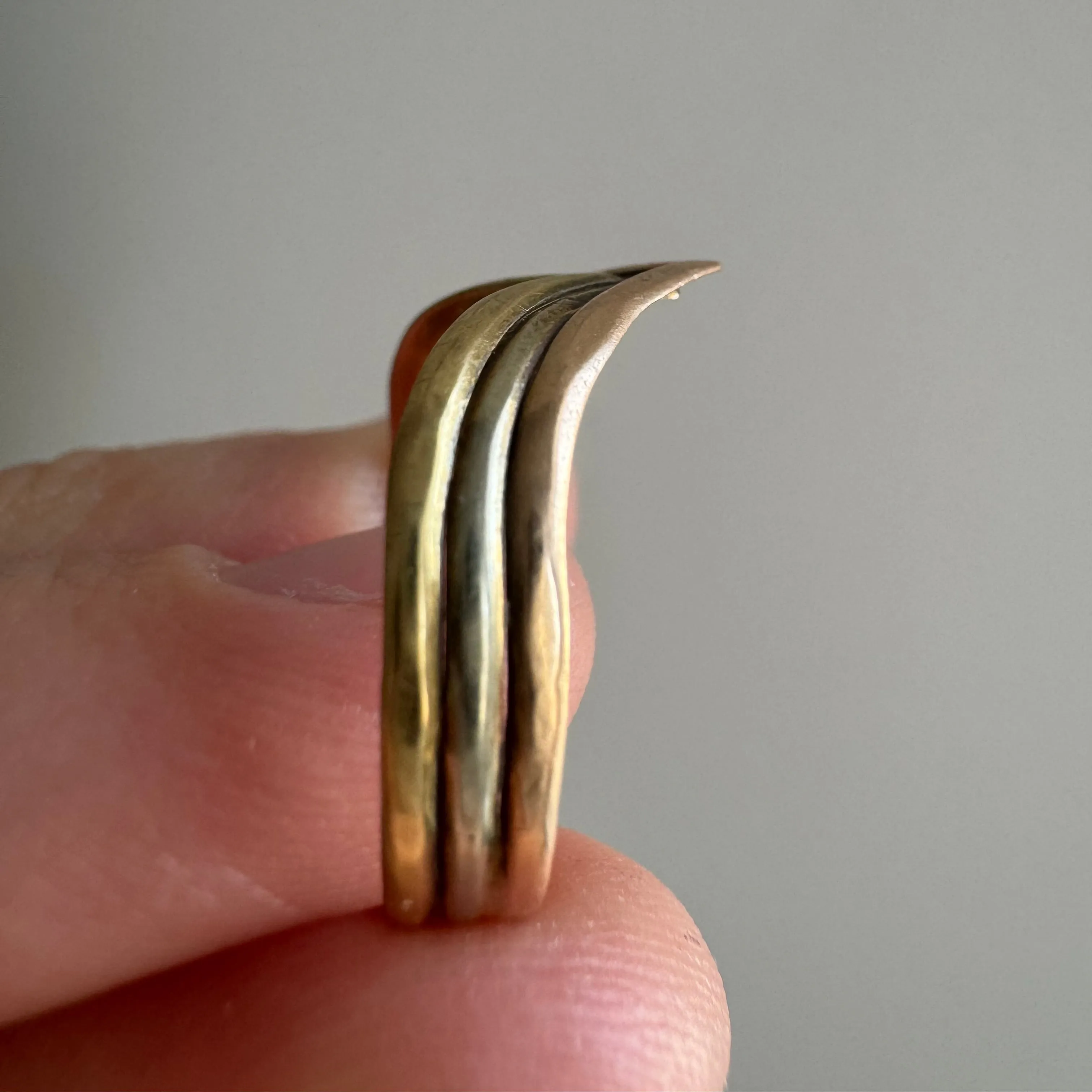 V I N T A G E // neapolitan stacker / 14k tricolor ring guard band / size 7 - 7.25