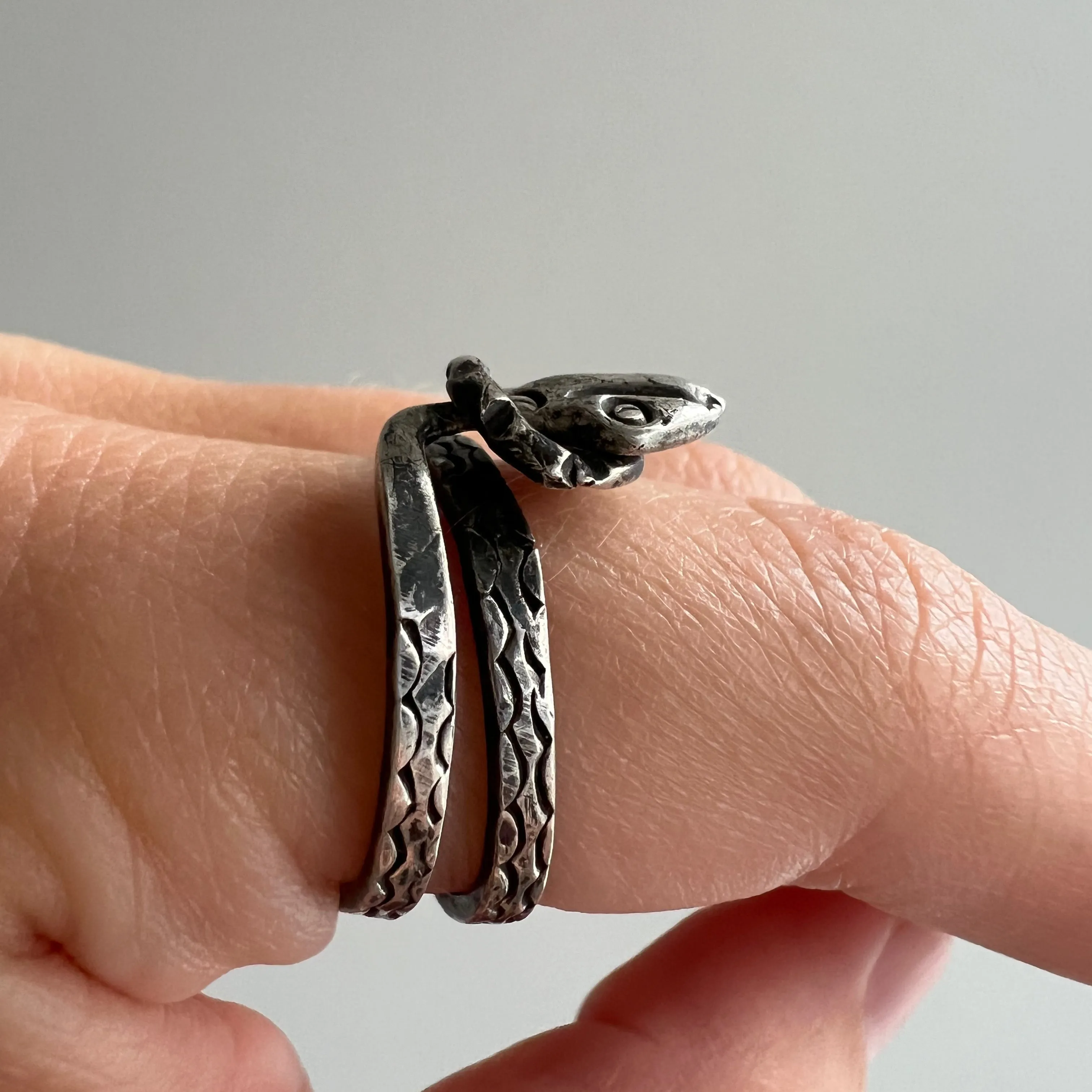 V I N T A G E // quiet rattle / sterling silver Mexican wrap around snake ring / size 7-ish