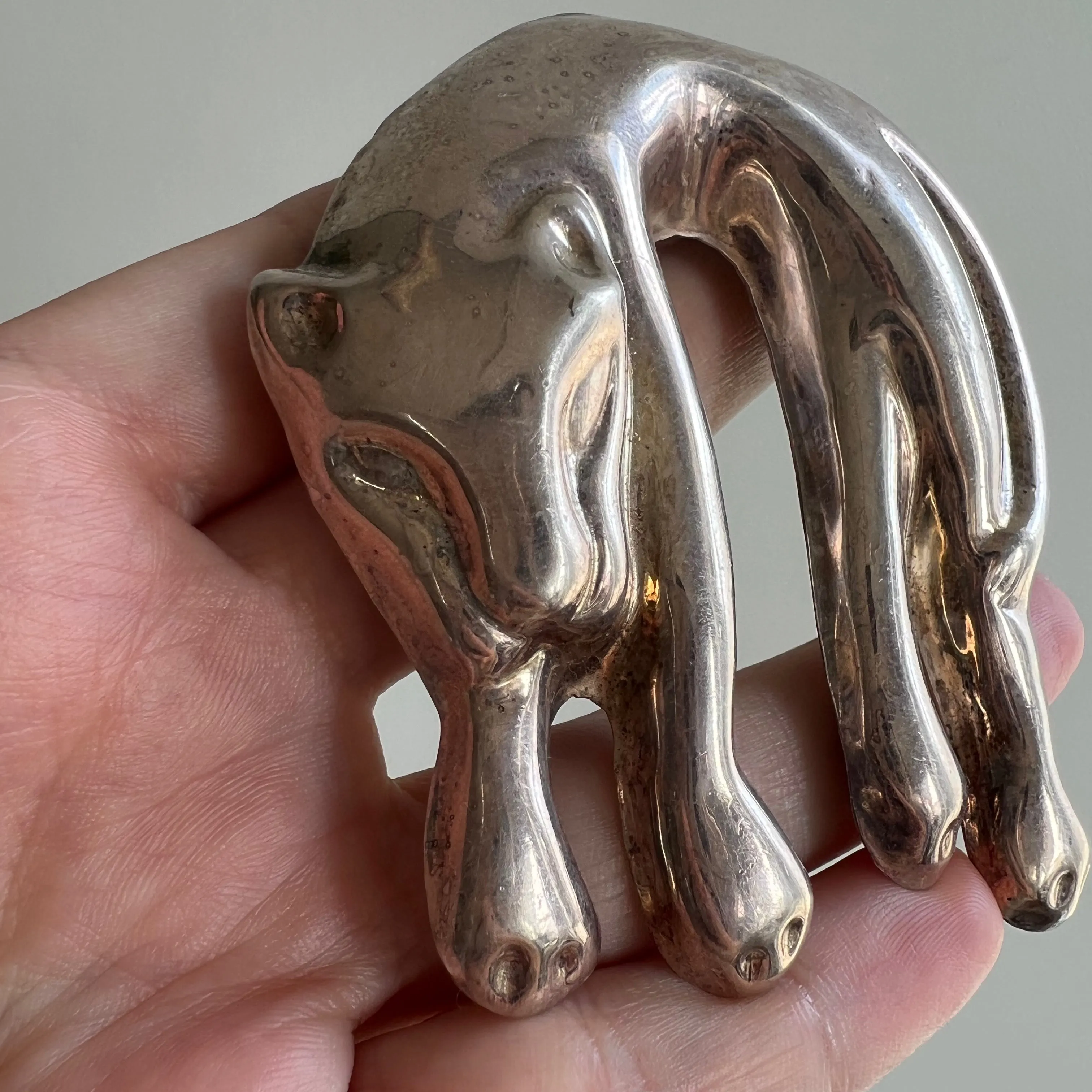 V I N T A G E // sleepy beast / LARGE sterling silver sleeping cat figure / brooch or pendant