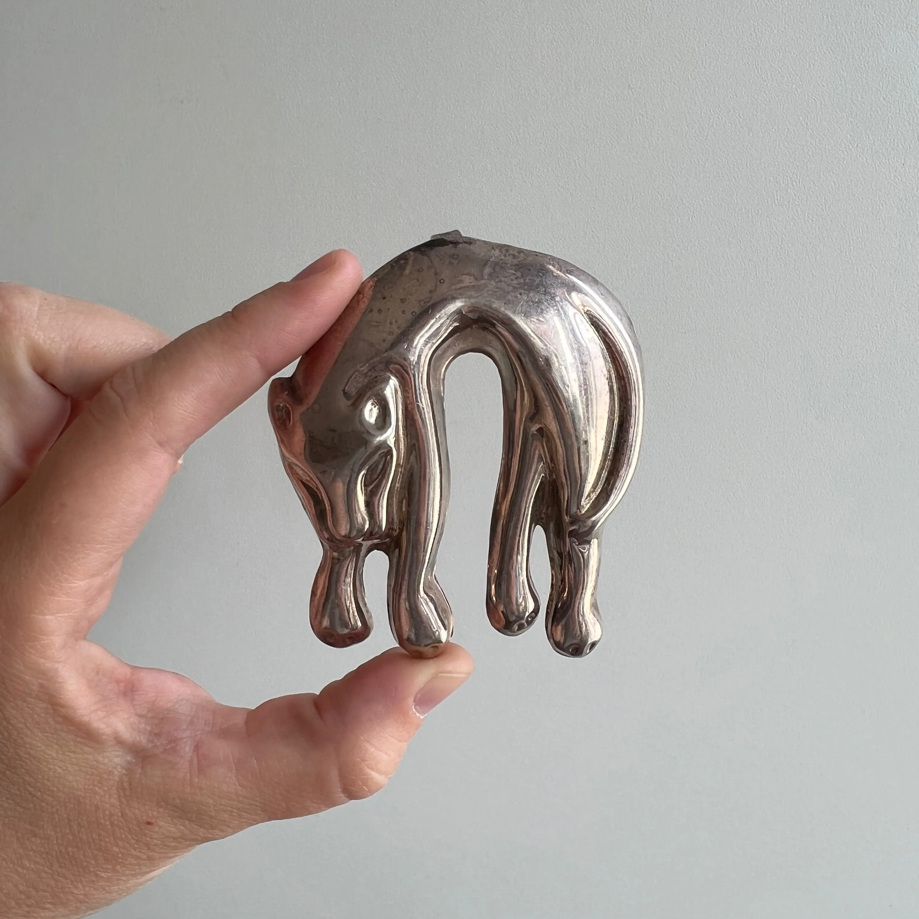 V I N T A G E // sleepy beast / LARGE sterling silver sleeping cat figure / brooch or pendant