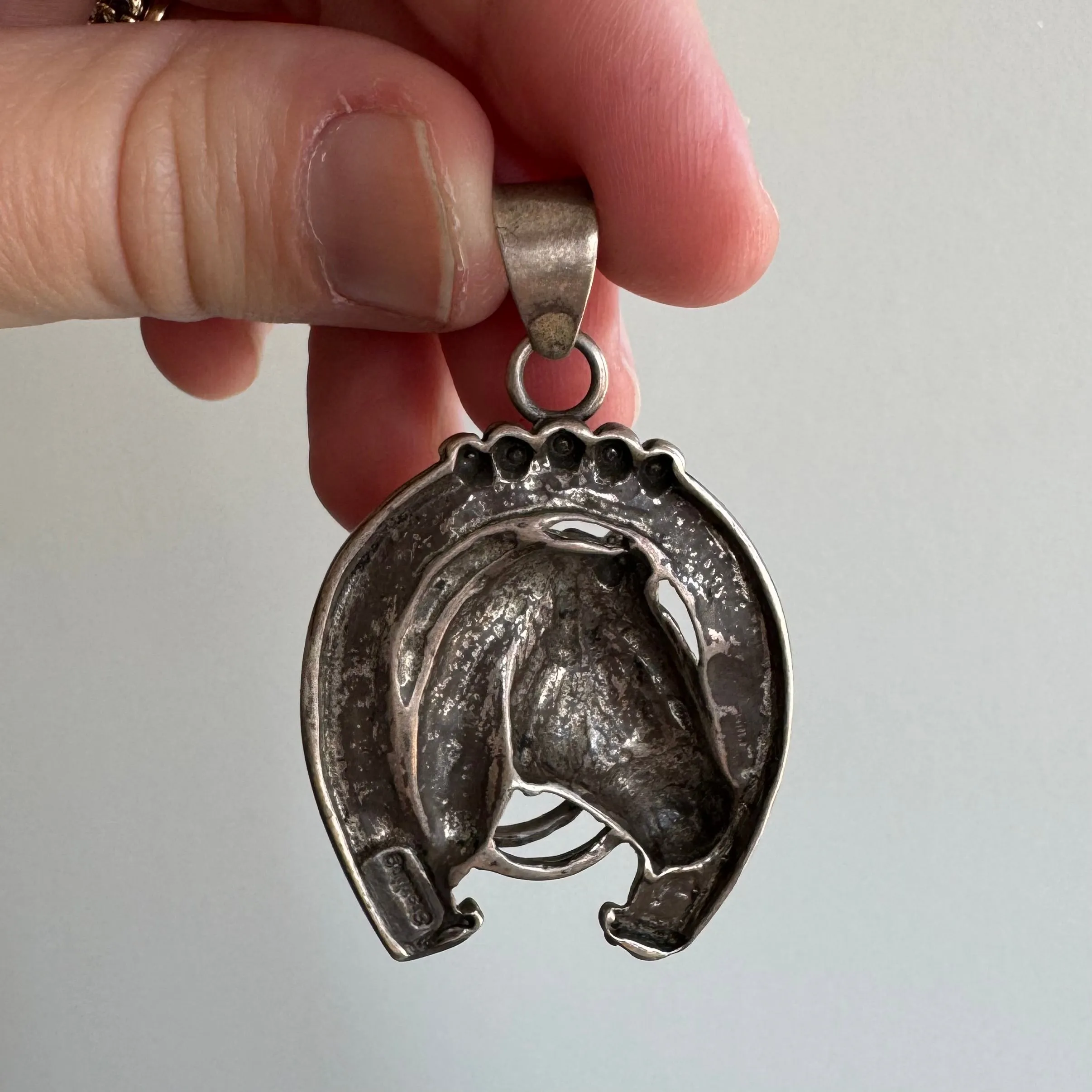 V I N T A G E // somewhere out west / sterling silver horse and horseshoe / large pendant