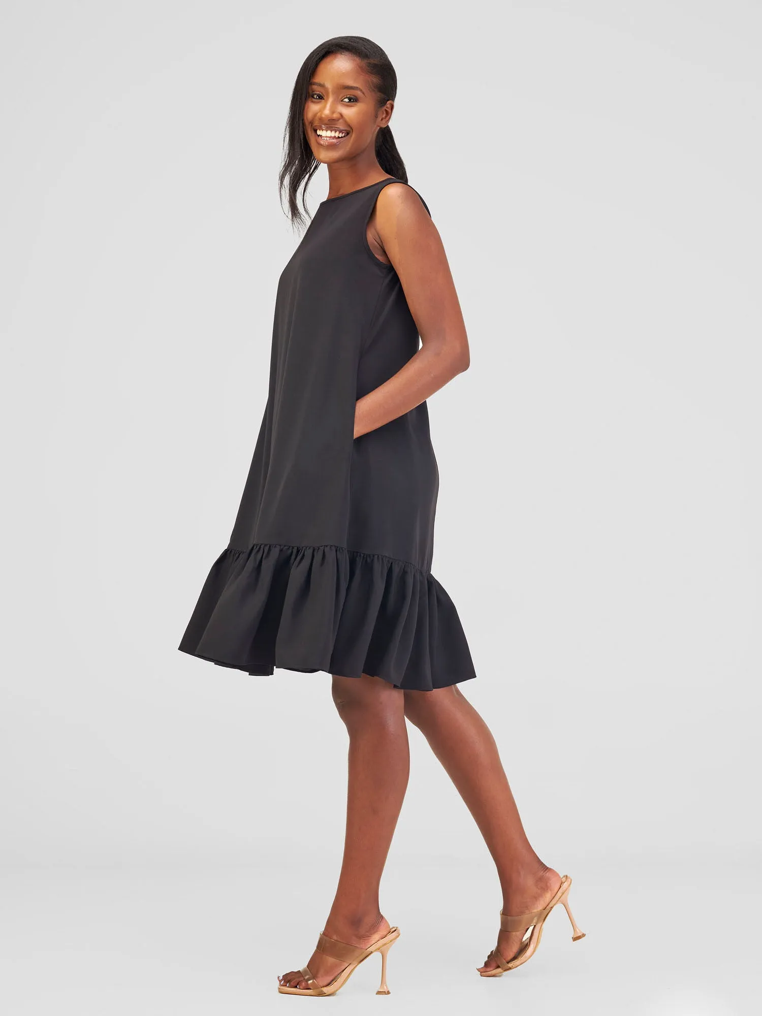 Vivo Dalia Sleeveless Gathered Tent Dress - Black